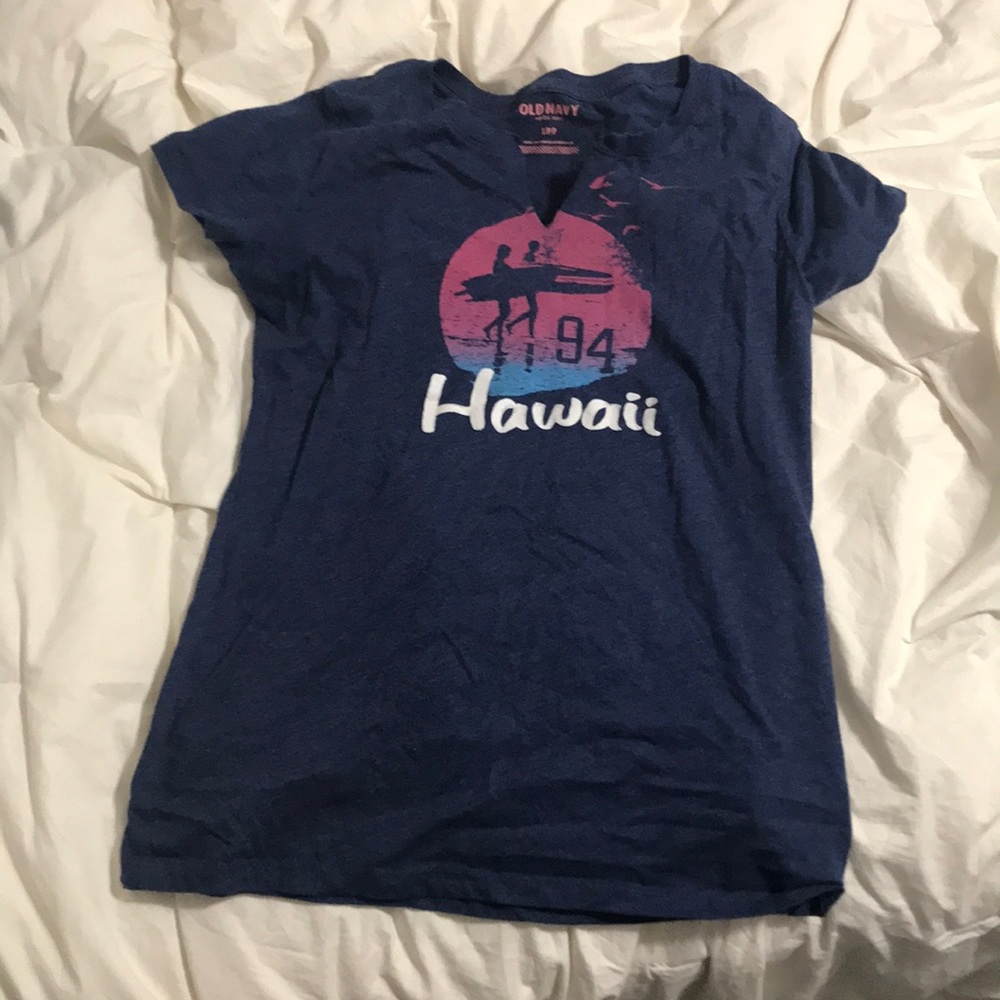 Thin shirt repping the aloha state